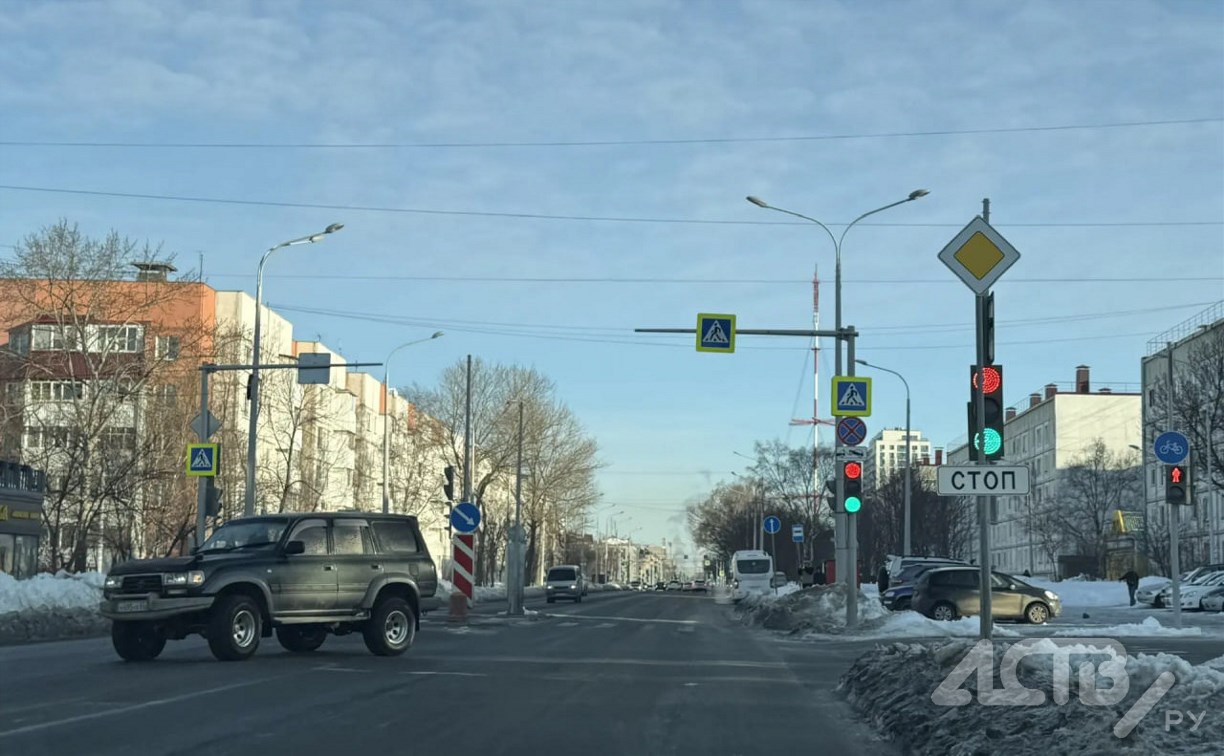 Светофор в районе торгового центра "Аист" не работает в Южно-Сахалинске
