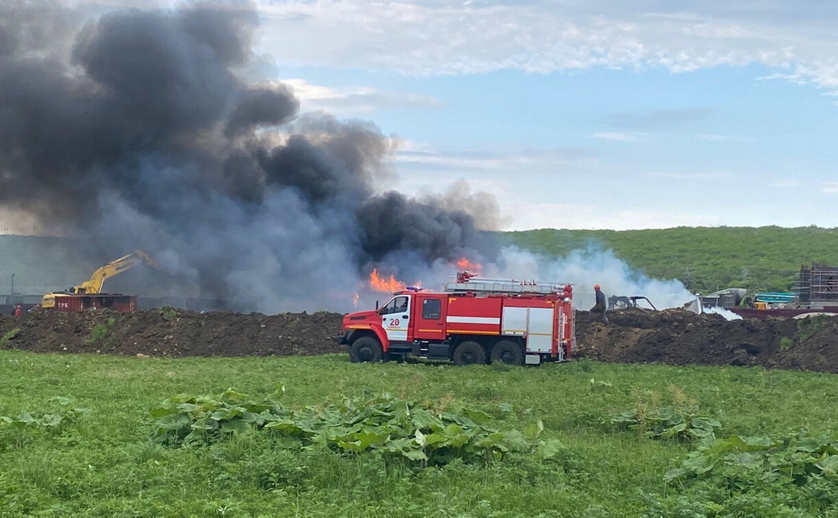 Пожар произошёл на месте строительства детского сада в Курильском районе 