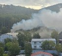 Двухэтажный частный дом горит на улице Горького в Южно-Сахалинске