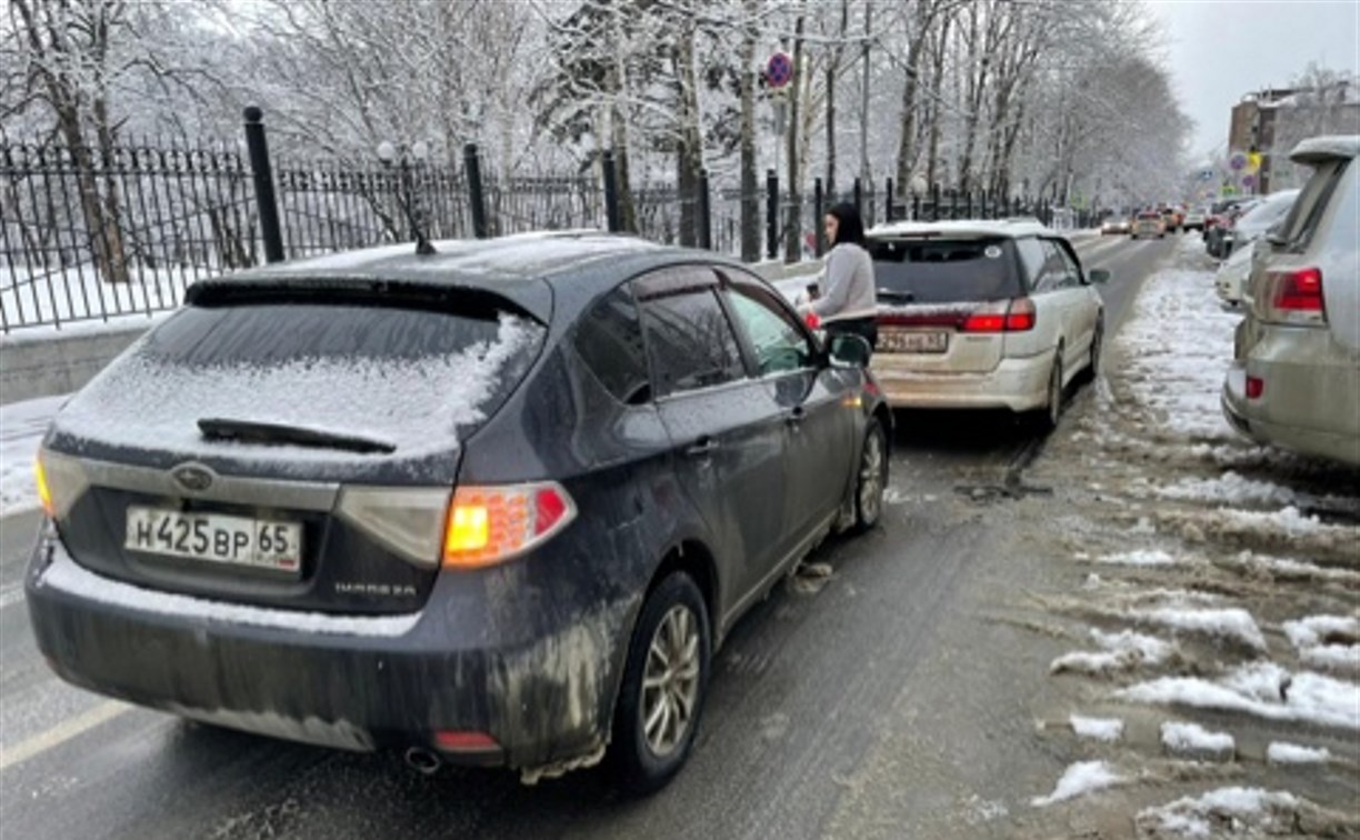 Очевидцев столкновения двух автомобилей "Субару" ищут в Южно-Сахалинске