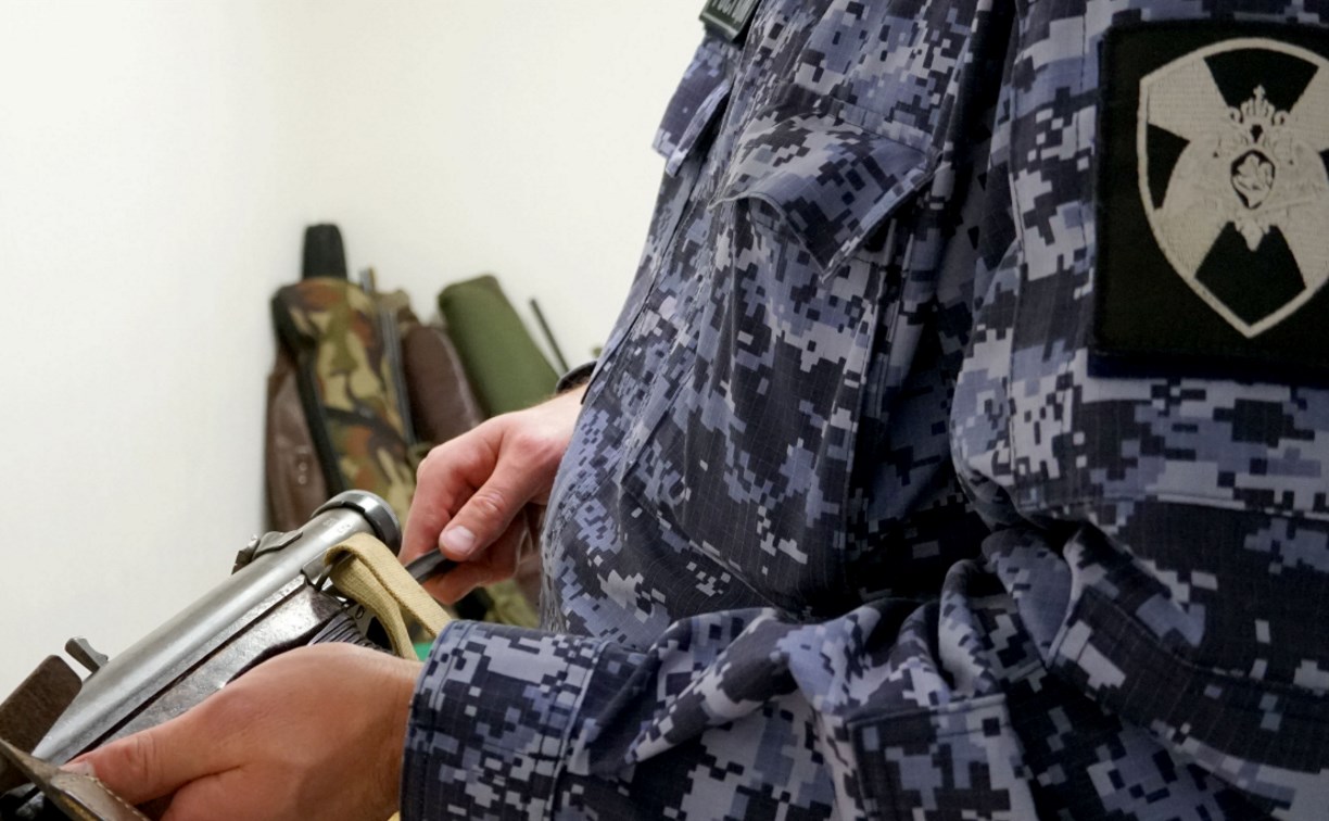 В Поронайске у охотника, которого привлекли к уголовной ответственности, изъяли 2 охотничьих ружья и 145 патронов