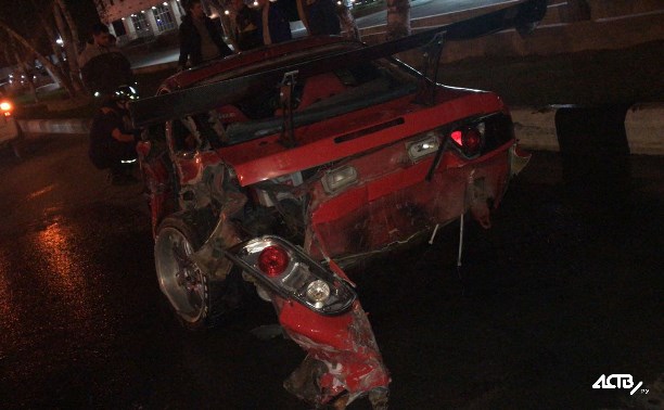 Toyota Hilux Surf и Nissan Silvia столкнулись на проспекте Мира в Южно-Сахалинске
