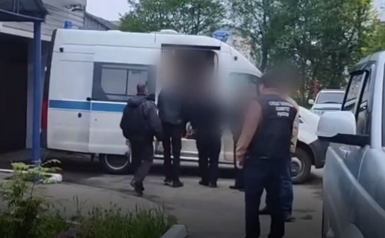 Браконьер на Сахалине ограбил инспектора рыбоохраны, а потом покусал двух полицейских 