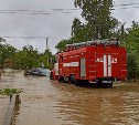 ЧС в Приморье: вода отрезала от "большой земли" десятки сел и затопила тысячи домов
