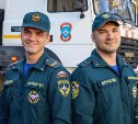 Спасли девушку и сами вытаскивали друг друга: история братьев-пожарных из Корсакова