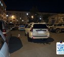 Выбежал из-за припаркованных машин: внедорожник сбил ребёнка в Южно-Сахалинске