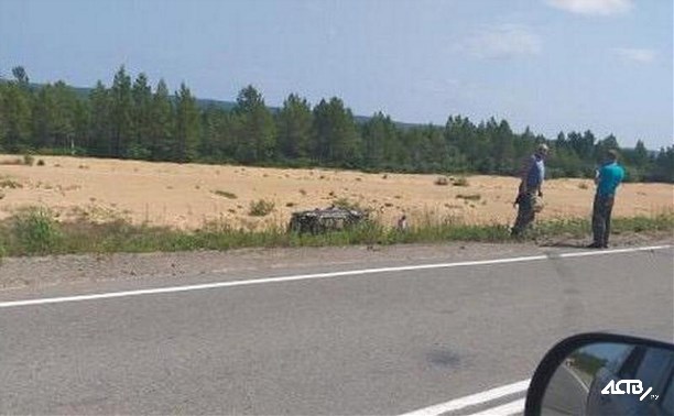 В Охинском районе «Тойота» вылетела с трассы и перевернулась