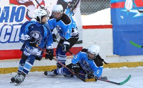 Первая дворовая хоккейная команда девочек появилась на Сахалине