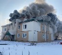 На Сахалине спустя сутки ликвидировали пожар, в котором погибла женщина 