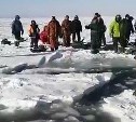 Около шестисот рыбаков оказались отрезаны от берега в заливе Мордвинова
