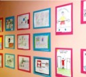 Выставка рисунков "Радуга здоровья" проходит в "Центре СПИДа" Южно-Сахалинска