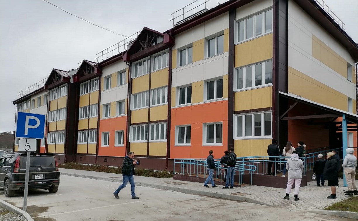 На Шикотане 33 семьи получили комфортные квартиры взамен аварийных
