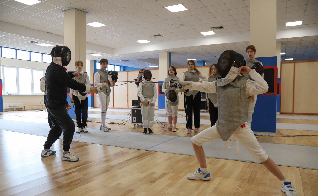 На Сахалине благодаря госпрограмме "Спорт России" возродили фехтование