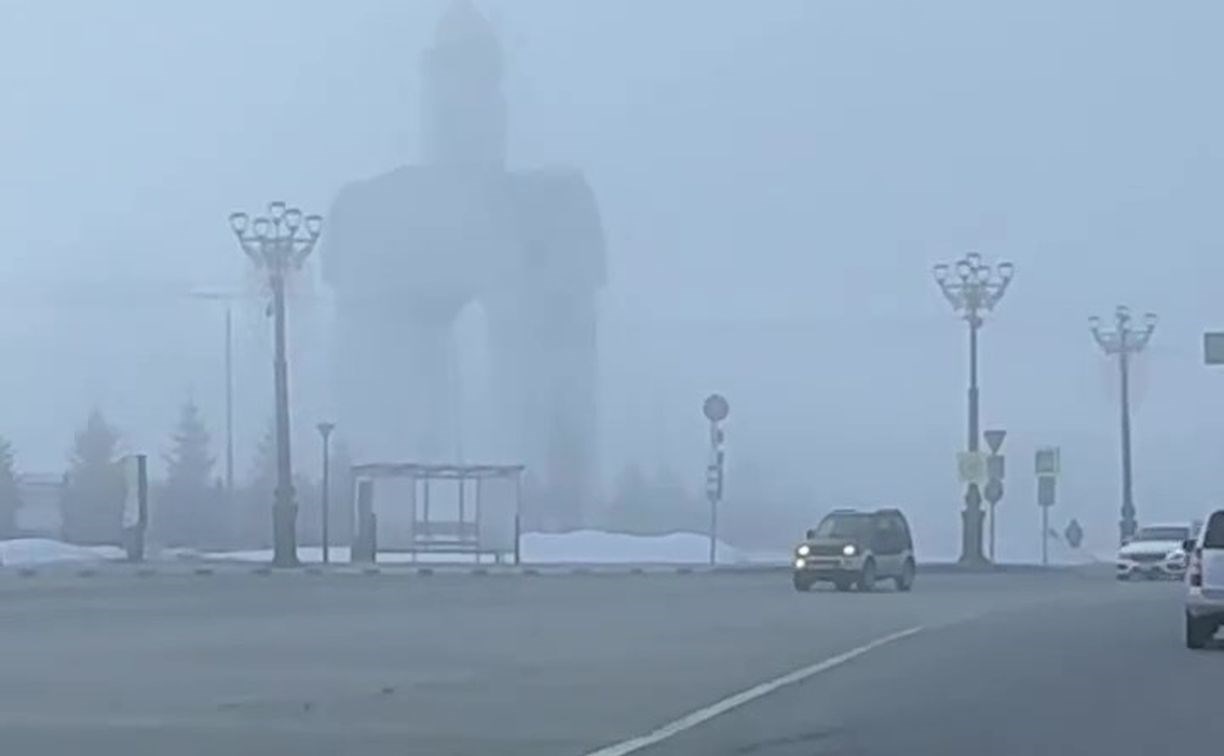 Декорации известного фильма: "утонувший" в тумане Южно-Сахалинск показали на видео