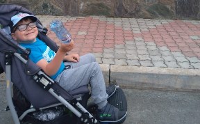 На Сахалине продолжается сбор средств на тренажер для мальчика-инвалида из Охи