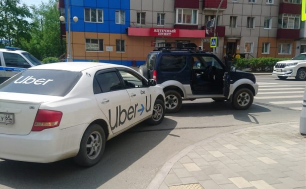 Водитель Uber после ДТП в Южно-Сахалинске не смог заполнить документы без помощи друга 