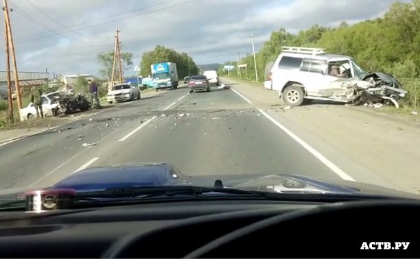 Два человека пострадали при лобовом ДТП на въезде в Троицкое