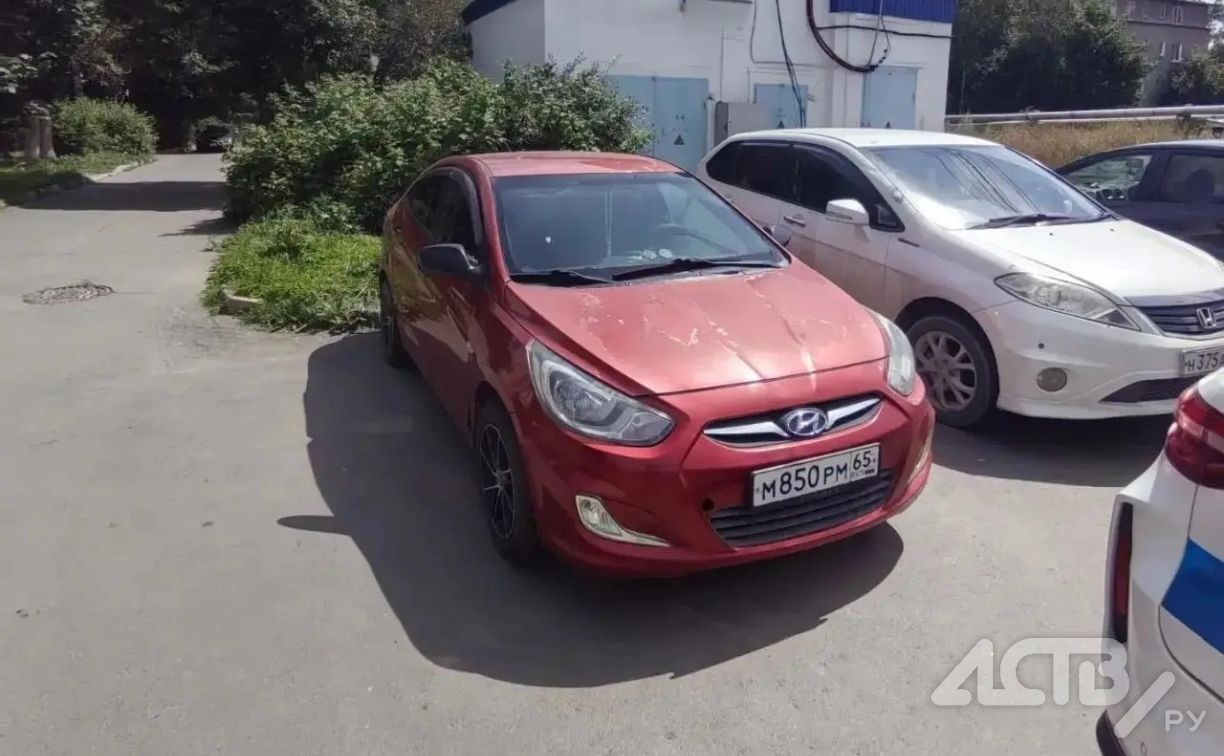 В Южно-Сахалинске неизвестный повредил Hyundai Solaris и скрылся с места ДТП
