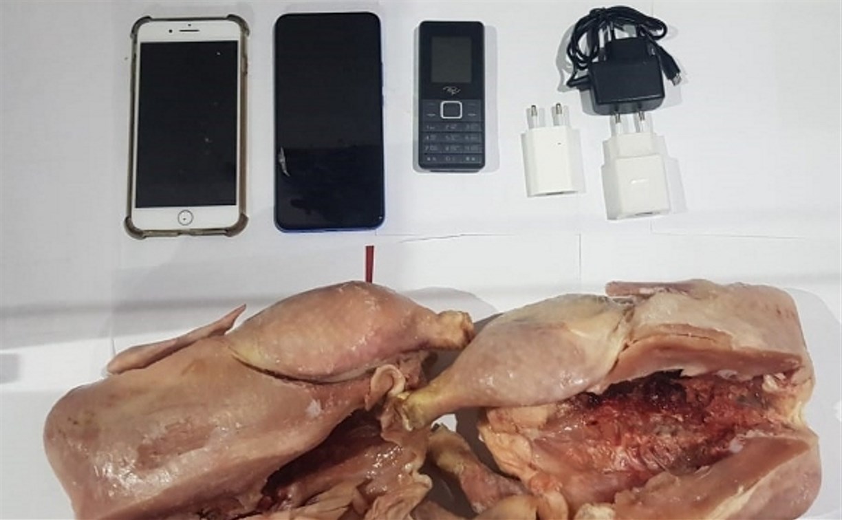 Фаршированную телефонами курицу пытались передать в колонию на Сахалине