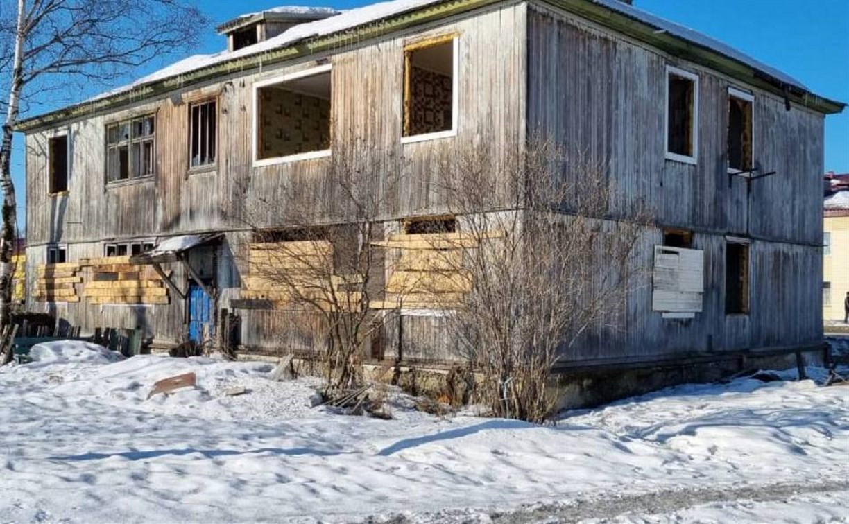 Два расселённых дома снесли в Смирных после вмешательства прокуратуры