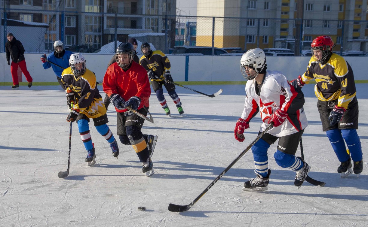 Новогодний хоккейный турнир "на двоих" состоялся в Южно-Сахалинске