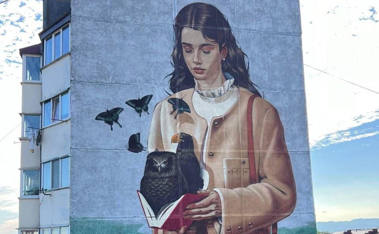 В Южно-Сахалинске за неделю нарисовали три новых мурала
