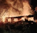 Огонь мог перекинуться на котельную: в Первомайске горел расселённый дом