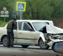 "Морду" на бок свернуло: две “Тойоты” жёстко столкнулись в Южно-Сахалинске