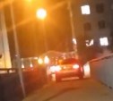 Водитель в Углегорске пересёк реку через пешеходный мост