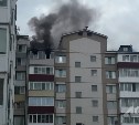 Добирались до очага по пожарной лестнице: детали возгорания в девятиэтажке в Южно-Сахалинске
