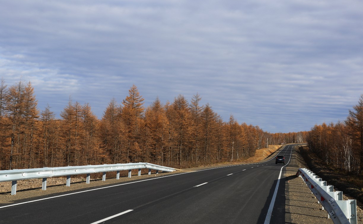 Почти 60 километров грунтовых разрывов дороги Южно-Сахалинск - Оха ликвидируют в 2024 году