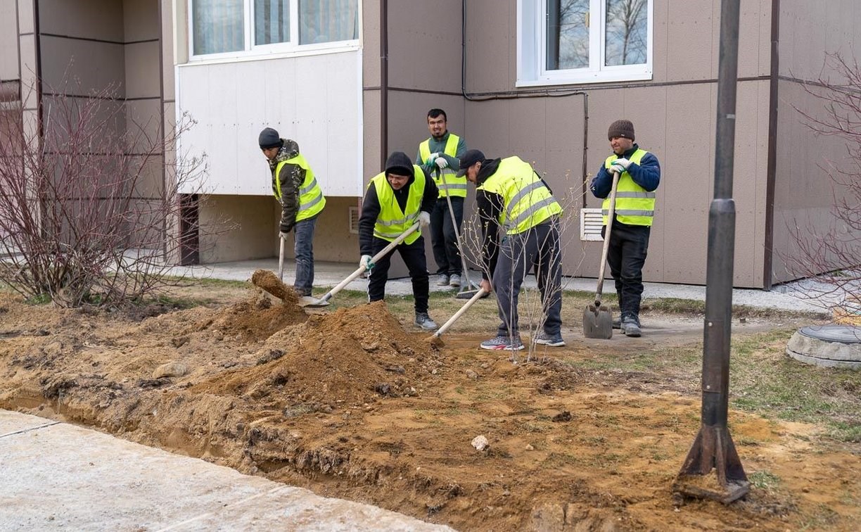 Мэр Южно-Сахалинска проверил ремонт дворов, среагировав на обращения жителей