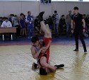 Более 100 спортсменов приняли участие в чемпионате и первенстве Сахалинской области по вольной борьбе