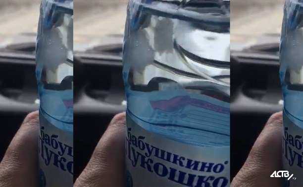 В бутылке с детской водой сахалинцы обнаружили "пушистых медуз"