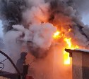 В СНТ Южно-Сахалинска загорелся жилой дом