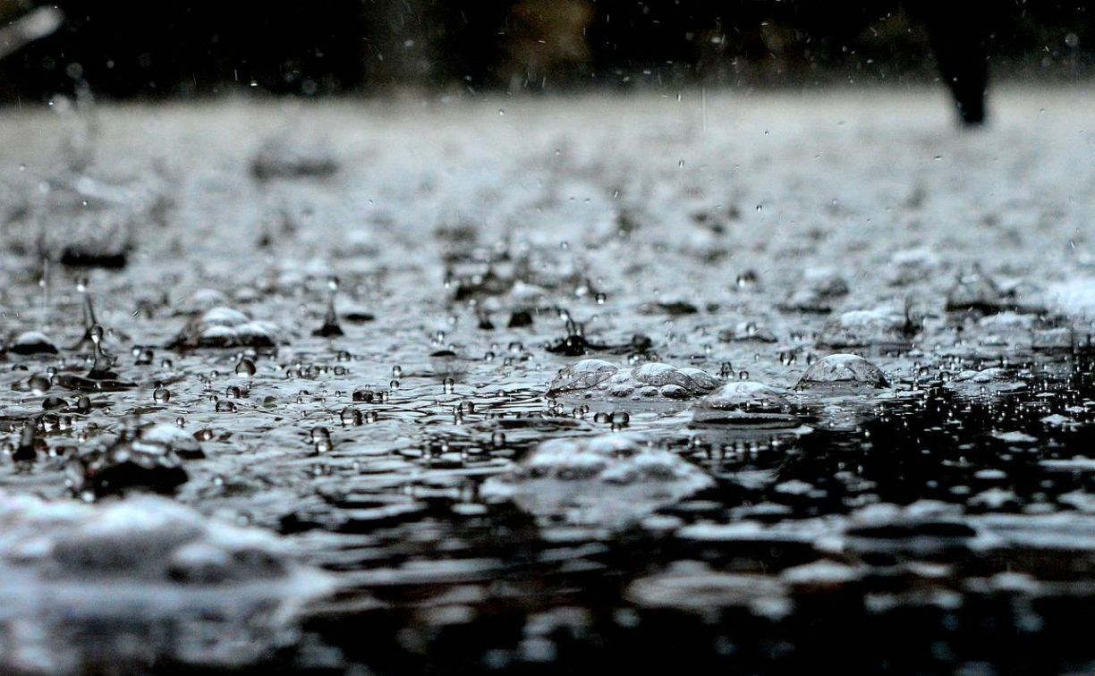Сильные дожди и ветер пришли на Сахалин: в зоне риска 15 районов