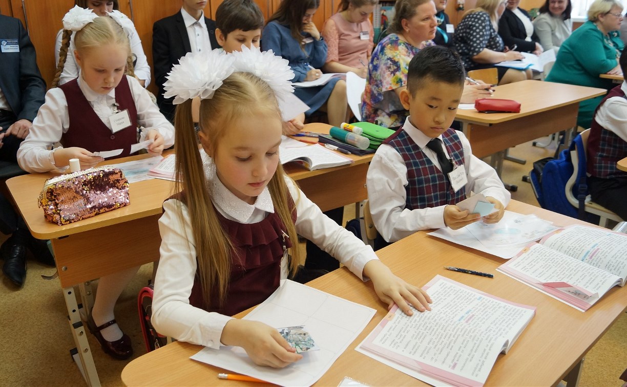 На Сахалине участники конкурса «Учитель года» провели открытые уроки
