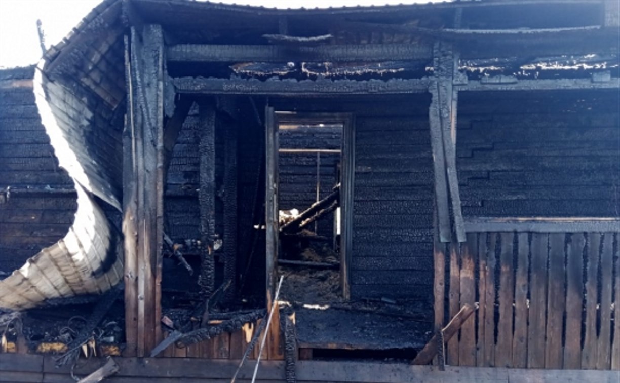 МЧС: пожар на Сахалине, в котором погибла бабушка, тушили почти три часа