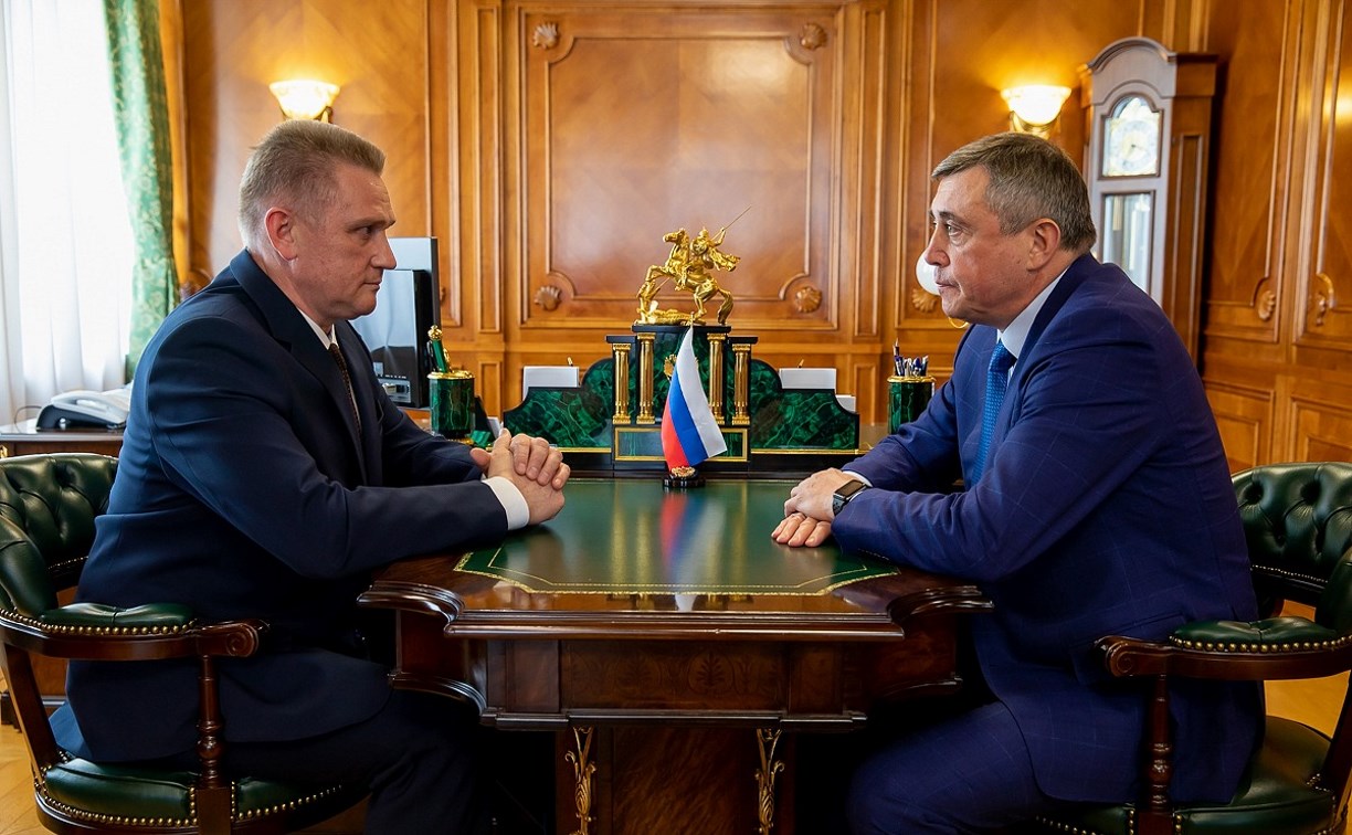 Борьбу с браконьерством обсудил губернатор с новым начальником сахалинского погрануправления