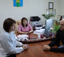 "Остались без водителя в семье": автошкола в Смирных согласилась помочь жёнам мобилизованных