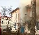 Двух человек эвакуировали при пожаре в Холмске