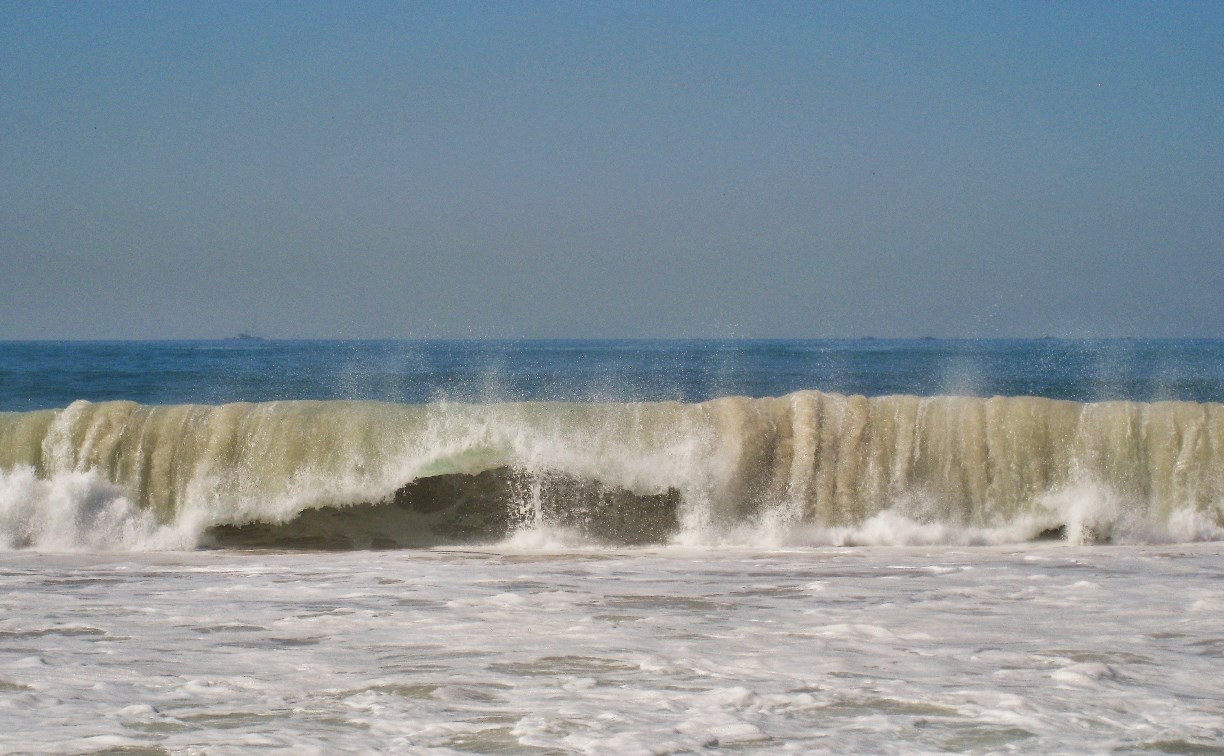 Держитесь подальше от моря: в МЧС предупредили об опасном волнении у берега Итурупа 
