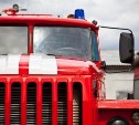 Пожар вспыхнул в гараже в Холмске