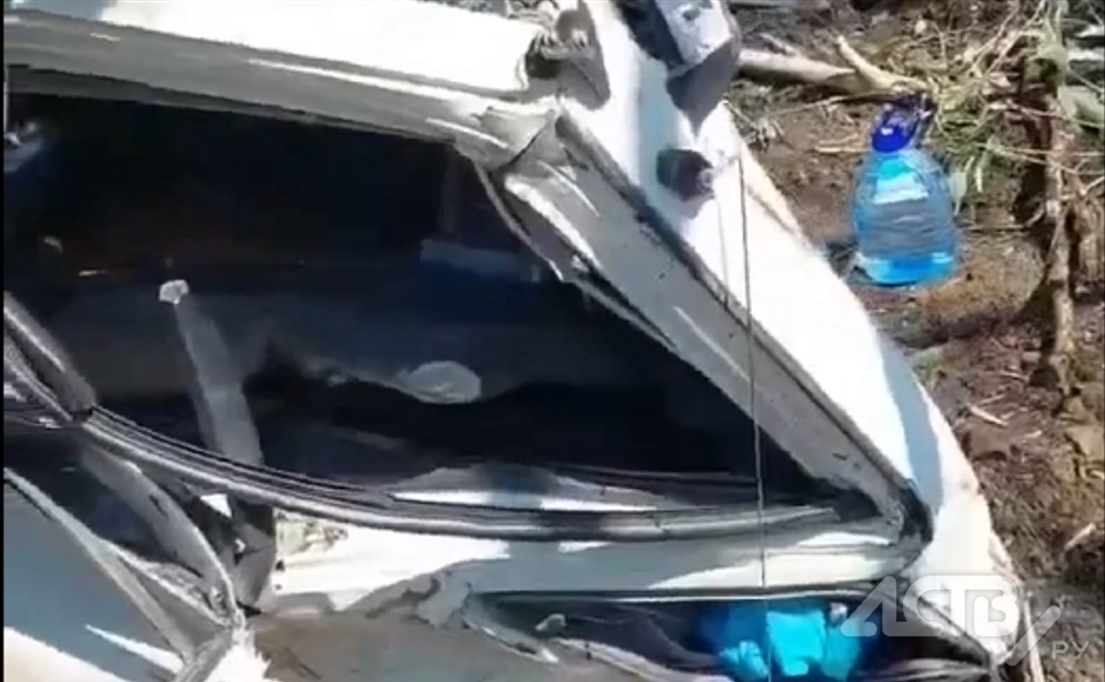 Сахалинцы показали последствия жёсткого ДТП на Холмском перевале