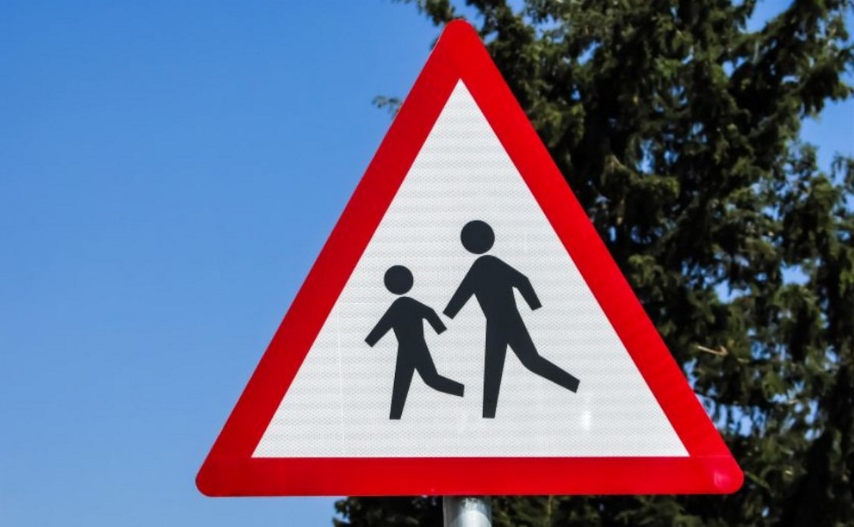 Прокуратура нашла 11 нарушений безопасности дорожного движения вблизи школ в Южно-Сахалинске
