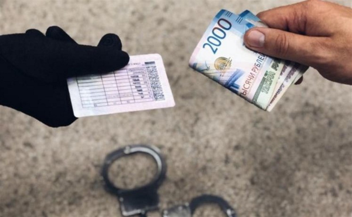 Автокрановщик с поддельным удостоверением работал на Курилах