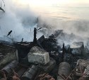 Чёрным дымом заволокло набережную: крупный пожар в Стародубском 