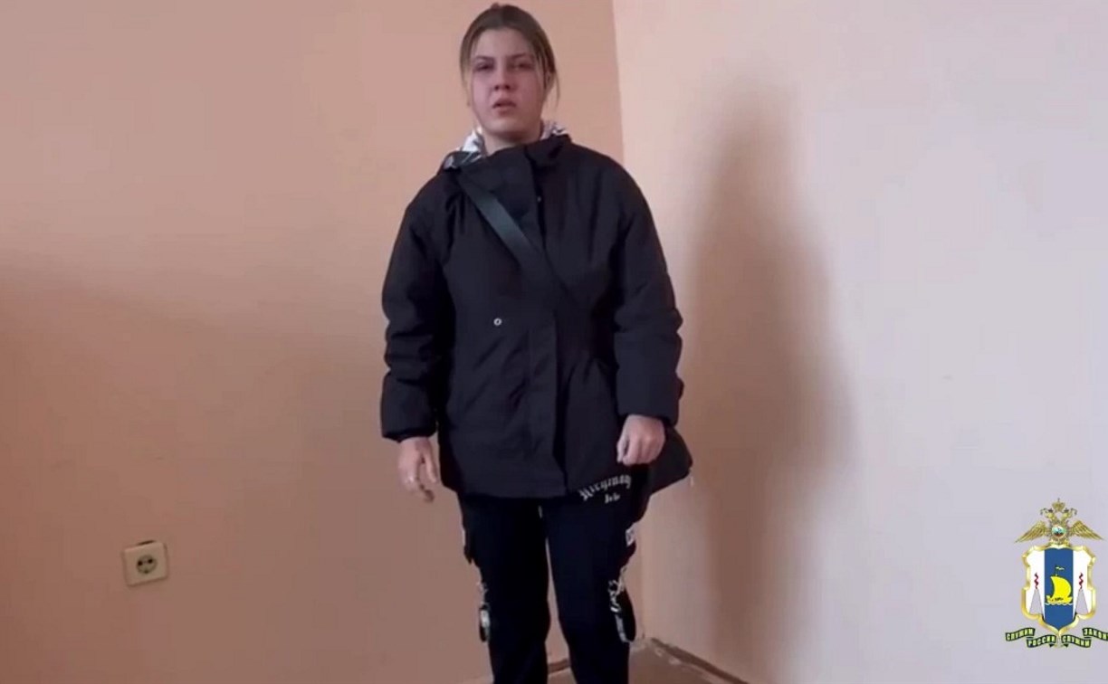 "Много говорила по телефону": полицейские вычислили курьера мошенников в аэропорту на Сахалине