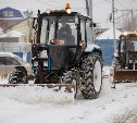 Южно-Сахалинск расчищают от первого снежного циклона