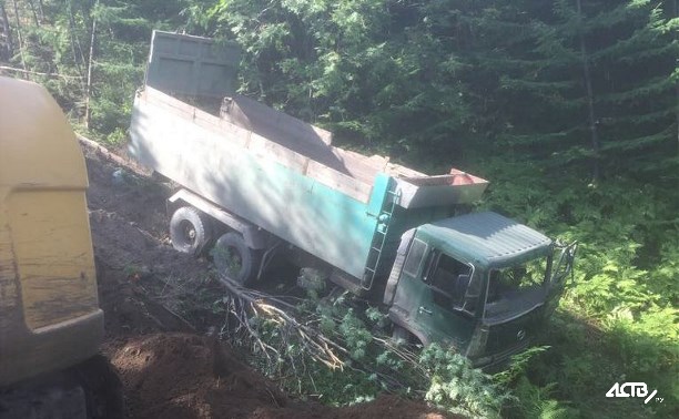 При ДТП в Углегорском районе погиб пассажир грузовика